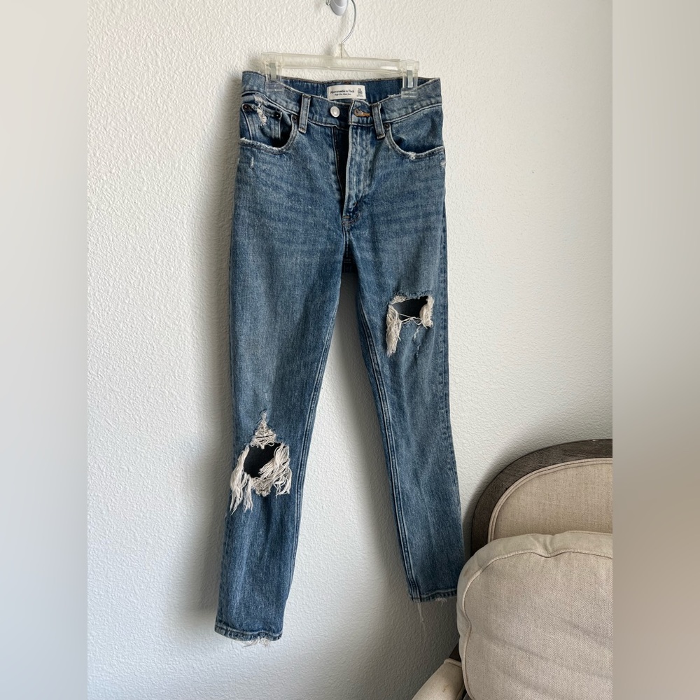 Abercrombie & Fitch - High Rise Mom Jeans 23 R